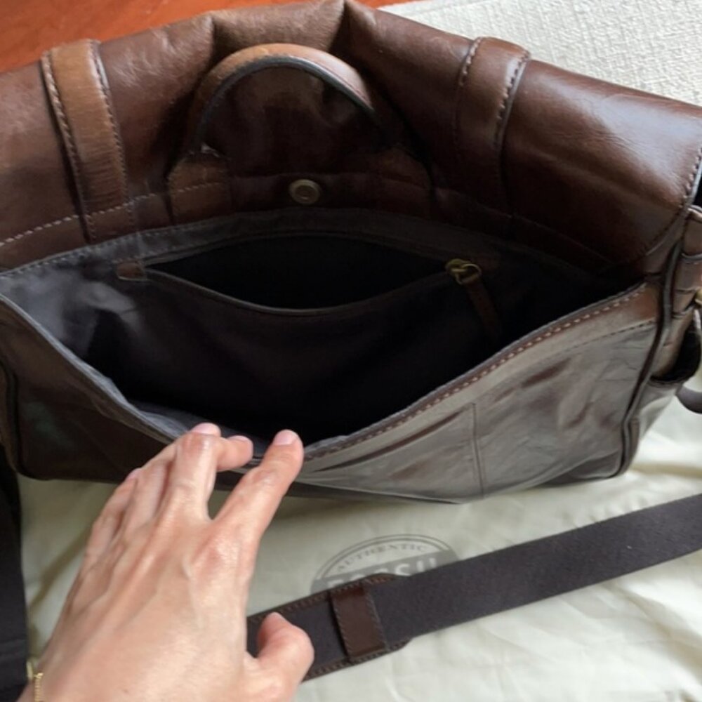 Fossil Messenger Bag 💼 - Picture 8 of 16